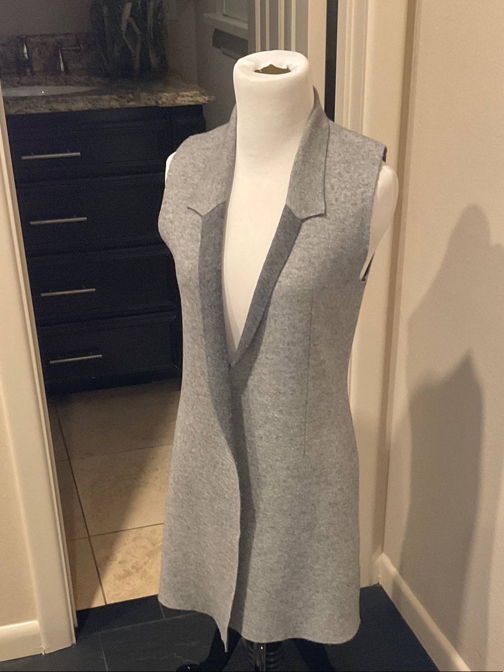 Raffi Light Gray Sleeveless Open-Front Knit Vest